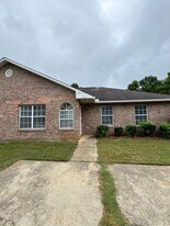 1967 Rosie St in Auburn, AL - Building Photo