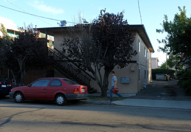 6575 Trigo Rd in Goleta, CA - Building Photo - Building Photo