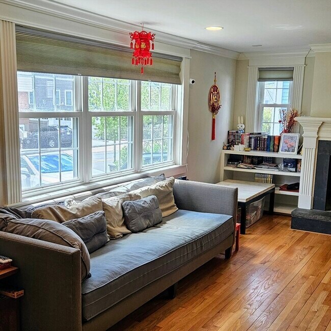 126 Waverley St in Belmont, MA - Foto de edificio - Building Photo