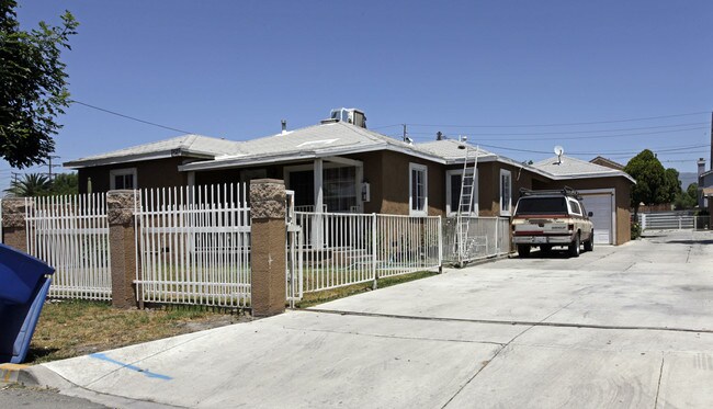 1246-1256 Huff St in San Bernardino, CA - Foto de edificio - Building Photo