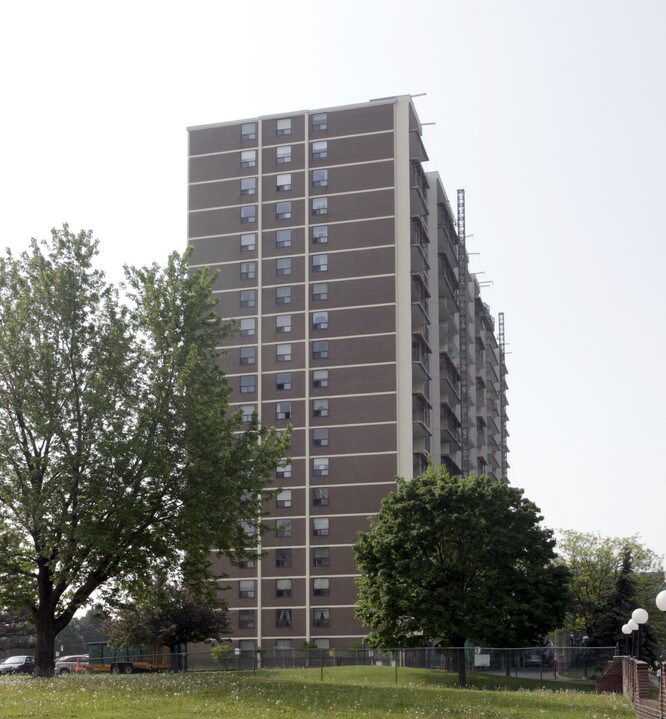 Bransfield House in Toronto, ON - Building Photo