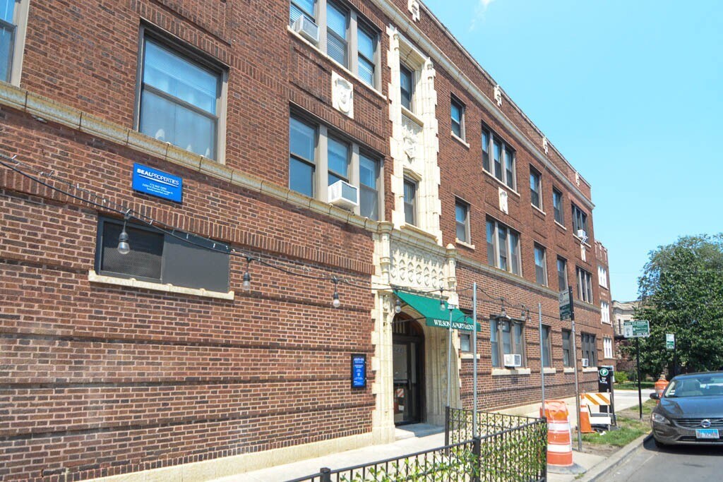 2249 W Wilson Ave in Chicago, IL - Building Photo