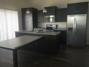 952 Eaglewood Ave in West Fargo, ND - Building Photo - Building Photo