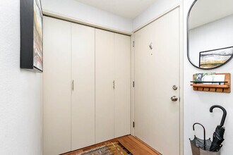 2145 Dexter Ave N in Seattle, WA - Foto de edificio - Building Photo