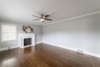 349 Johnson Ferry Rd in Atlanta, GA - Foto de edificio - Building Photo