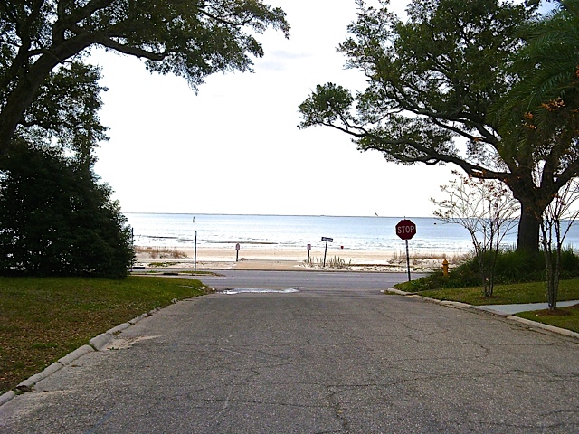 185 Saint Jude St in Biloxi, MS - Foto de edificio