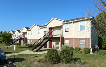 CAMERON CREEK APARTMENTS in Galloway, OH - Foto de edificio - Building Photo