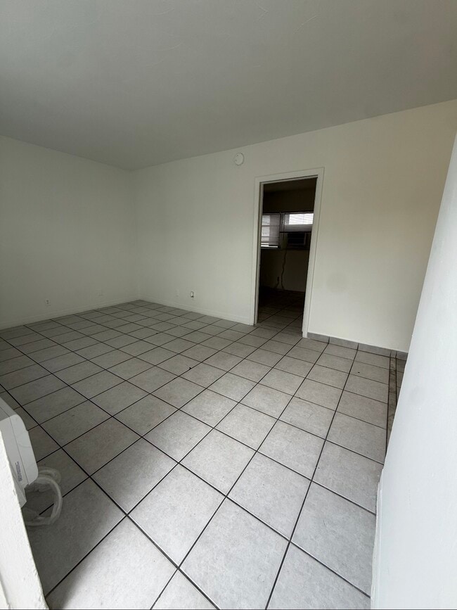 900 NE 17th Ter in Fort Lauderdale, FL - Building Photo - Building Photo