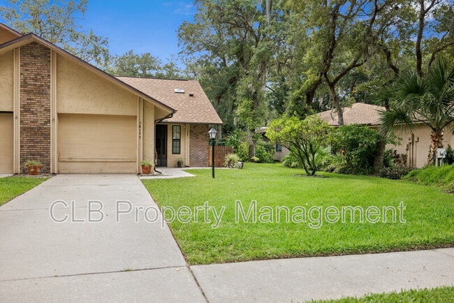 6177 Sequoia Dr in Port Orange, FL - Foto de edificio - Building Photo