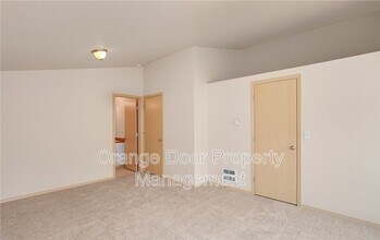 2414 SW Holden St in Seattle, WA - Building Photo - Building Photo