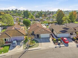 1859 Hill Top Ln in Encinitas, CA - Building Photo