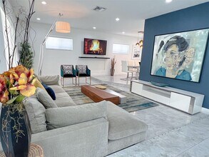 200 NW 86th St in El Portal, FL - Building Photo - Building Photo