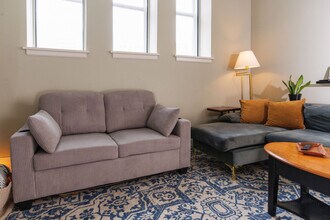 225 E Michigan St in Milwaukee, WI - Foto de edificio - Building Photo