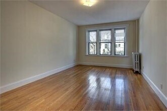 7 Naples Rd in Brookline, MA - Foto de edificio - Building Photo