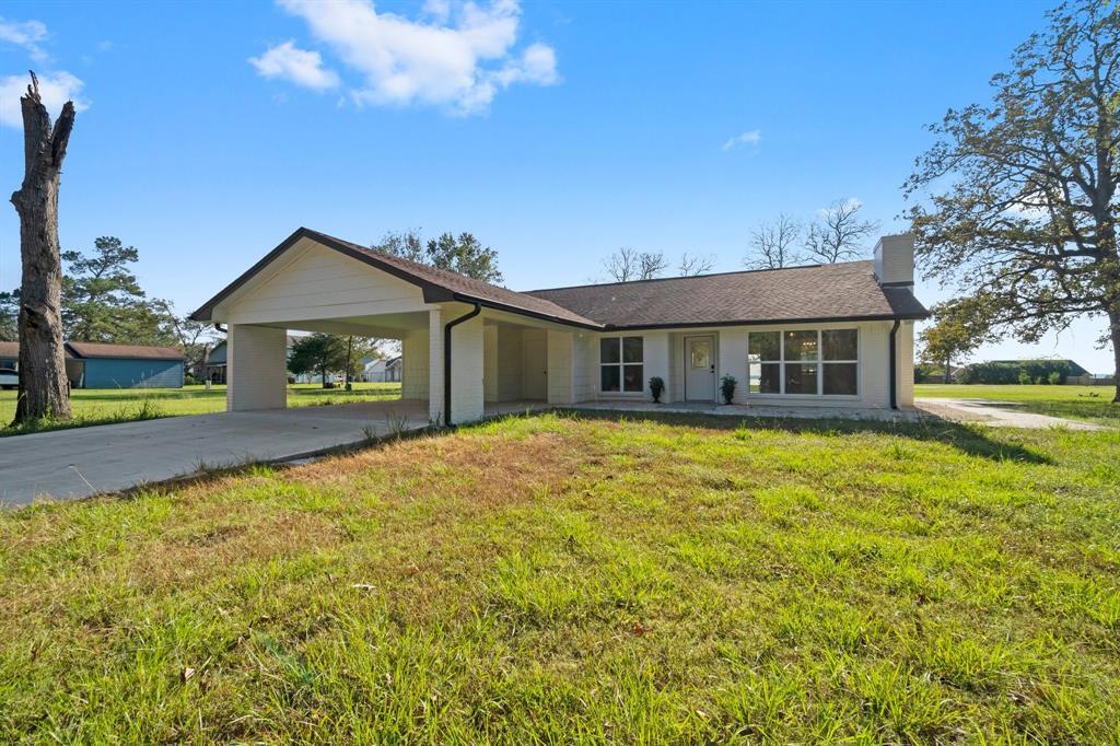 456 Deep Woods Ln in Livingston, TX - Building Photo