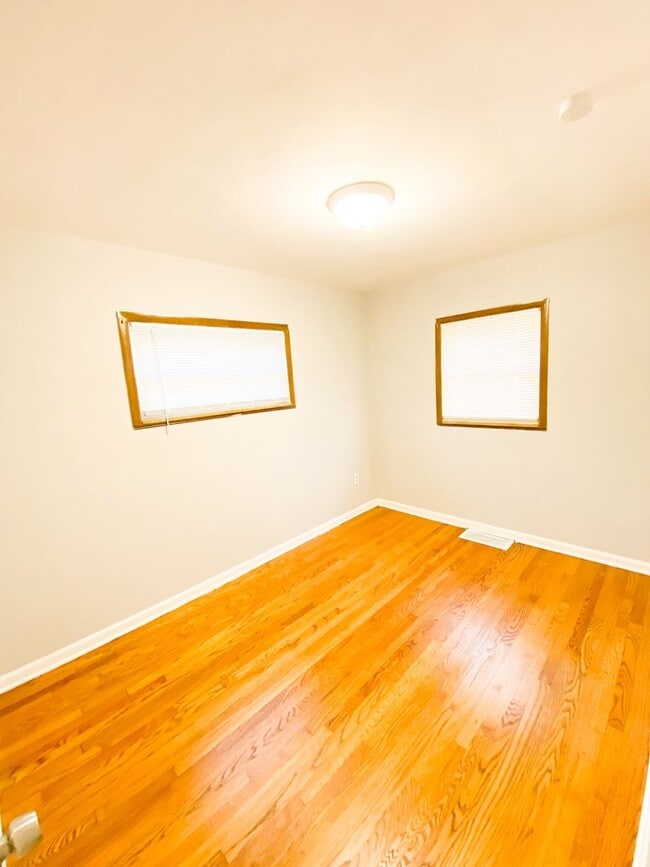 property at 311 E Arlee Ave