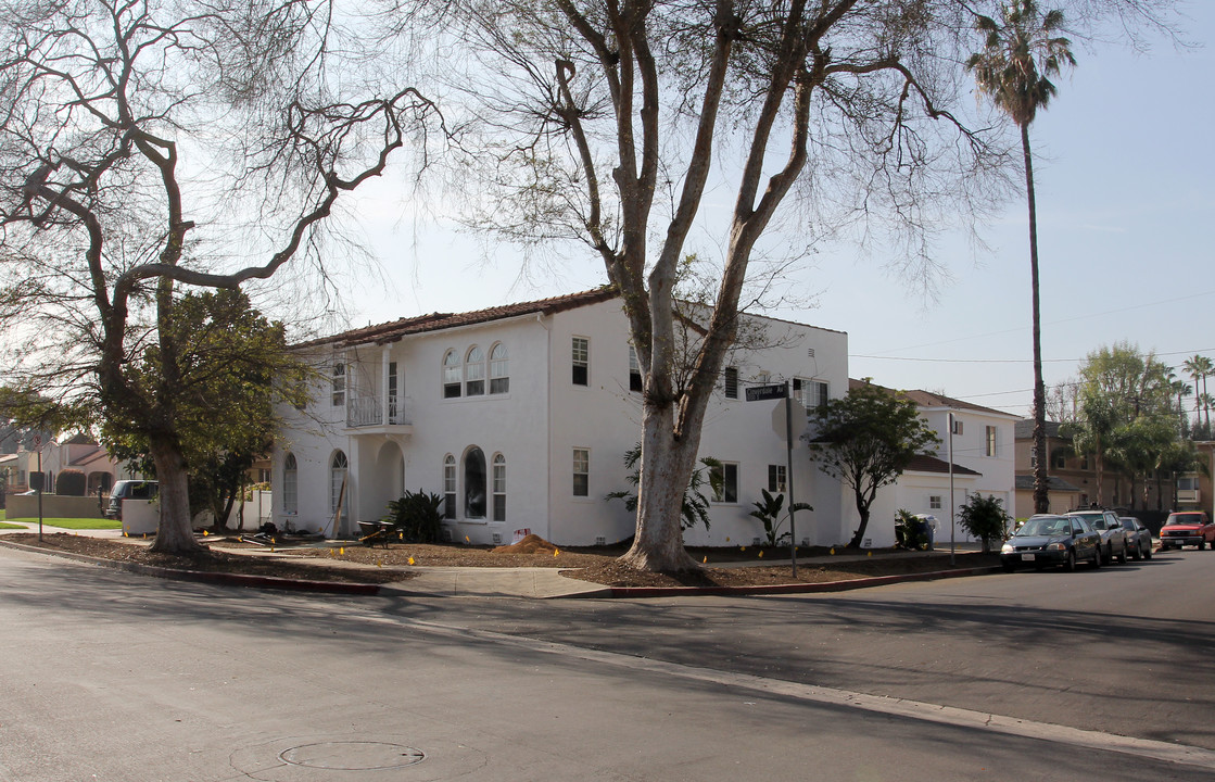 1201 S Cloverdale Ave in Los Angeles, CA - Building Photo