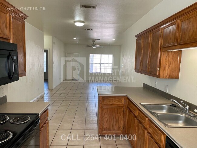 1925 S 17th St in Waco, TX - Foto de edificio - Building Photo