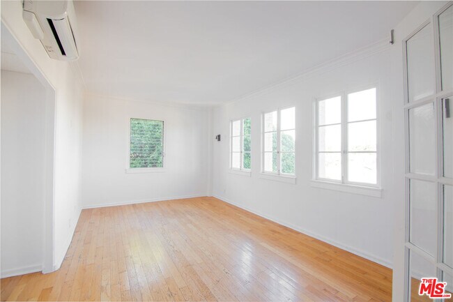 1201 N Crescent Heights Blvd in West Hollywood, CA - Foto de edificio - Building Photo