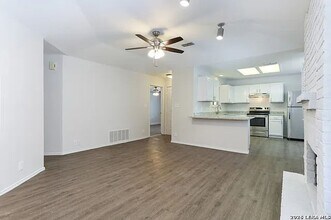 6334 Candleview Ct in San Antonio, TX - Building Photo - Building Photo