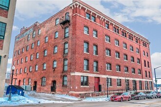 402 E 4th St in Davenport, IA - Building Photo - Building Photo