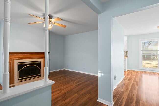 1230 Hemlock Dr in Elk Grove Village, IL - Building Photo - Building Photo