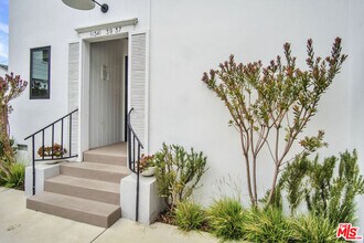 11337 Montana Ave in Los Angeles, CA - Building Photo - Building Photo