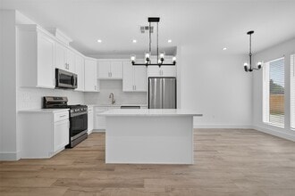 5027 Willow Glen Dr, Unit A in Houston, TX - Foto de edificio - Building Photo