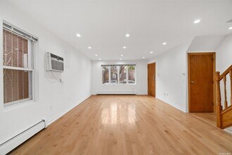 32-33-33 46th St in Queens, NY - Building Photo - Building Photo