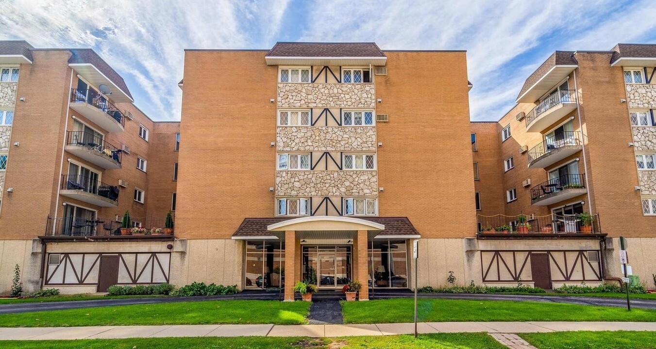 1633 River St in Des Plaines, IL - Building Photo