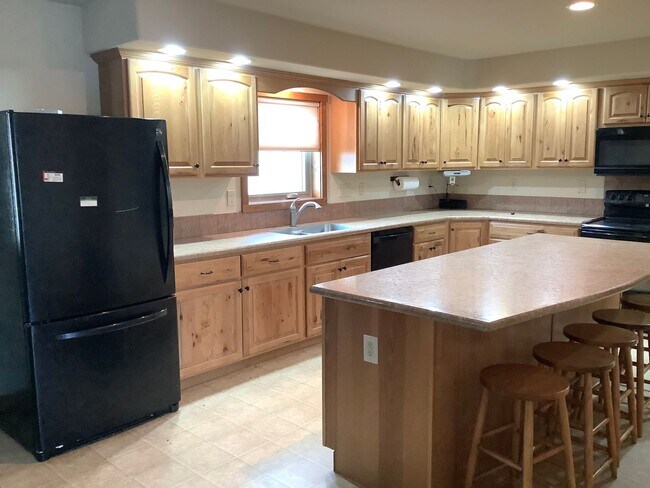 1501 10th Ave SE in Dickinson, ND - Building Photo - Building Photo