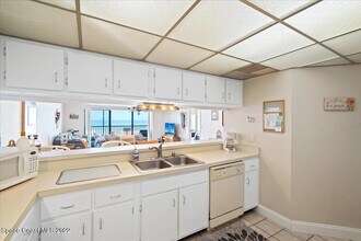 6305 A1A Jimmy Buffett Mem Hwy in Melbourne Beach, FL - Building Photo - Building Photo