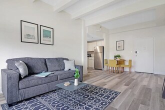 1300 Collins Ave in Miami Beach, FL - Building Photo - Building Photo
