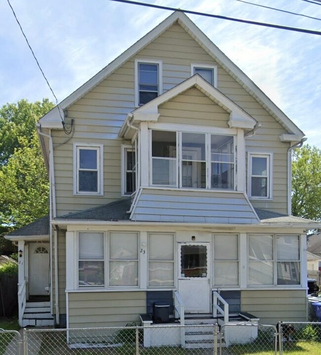 21 Santa Barbara St in Springfield, MA - Building Photo - Building Photo