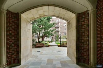275       Engle St-Unit -T3 in Englewood, NJ - Building Photo - Building Photo