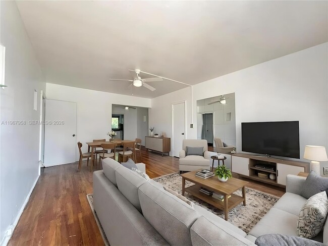 property at 841 W 40th St