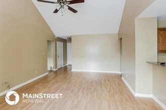 7094 Showboat Ln in Cordova, TN - Foto de edificio - Building Photo