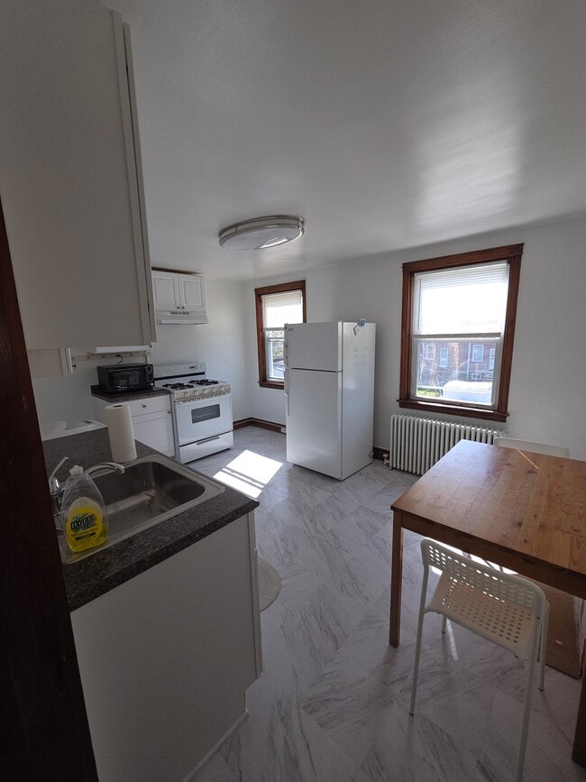 302 Folcroft St, Unit 2nd Floor Apt in Baltimore, MD - Foto de edificio - Building Photo