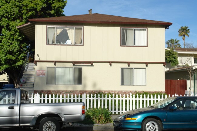 831 Opal Dr in San Jose, CA - Foto de edificio - Building Photo
