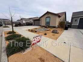 2234 S Oakhurst Ct in Visalia, CA - Building Photo