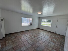 1533 21st Ave in Kingsburg, CA - Building Photo