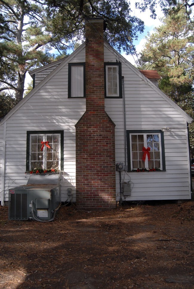 1131 Leesville St in North Charleston, SC - Foto de edificio - Building Photo