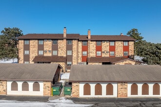 Orlan Brook Apartments in Orland Park, IL - Building Photo - Building Photo