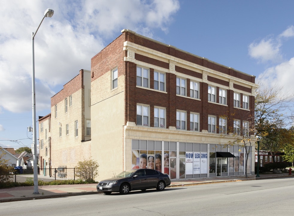 Sheridan Multi-Family Complex in North Chicago, IL - Building Photo