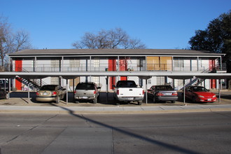 418 W Congress St in Denton, TX - Building Photo - Building Photo