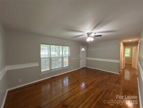 2818 Ravencroft Dr in Charlotte, NC - Building Photo - Building Photo