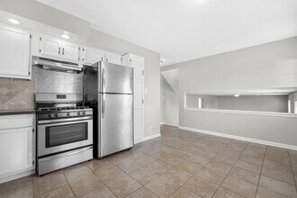 4290 Norwood Dr in Trenton, MI - Building Photo - Building Photo