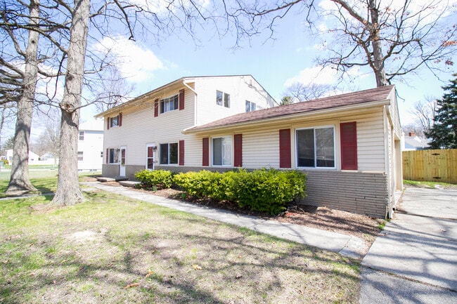 3025 S Byrne Rd in Toledo, OH - Building Photo - Building Photo