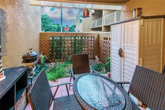 9705 Fontainebleau Blvd in Miami, FL - Building Photo - Building Photo