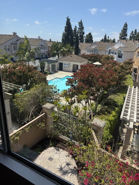5536 Renaissance Ave in San Diego, CA - Foto de edificio